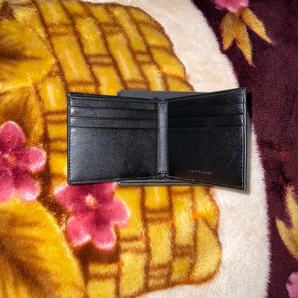 Michael Kors Men’s Billfold Wallet - Picture 5 of 9